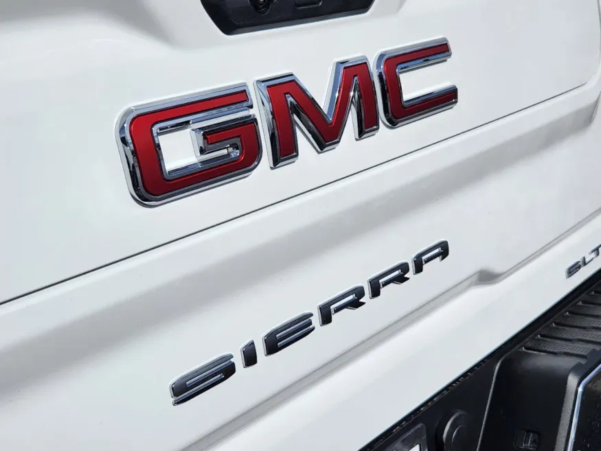 2025 GMC Sierra 2500HD SLT | Photo 14 of 32