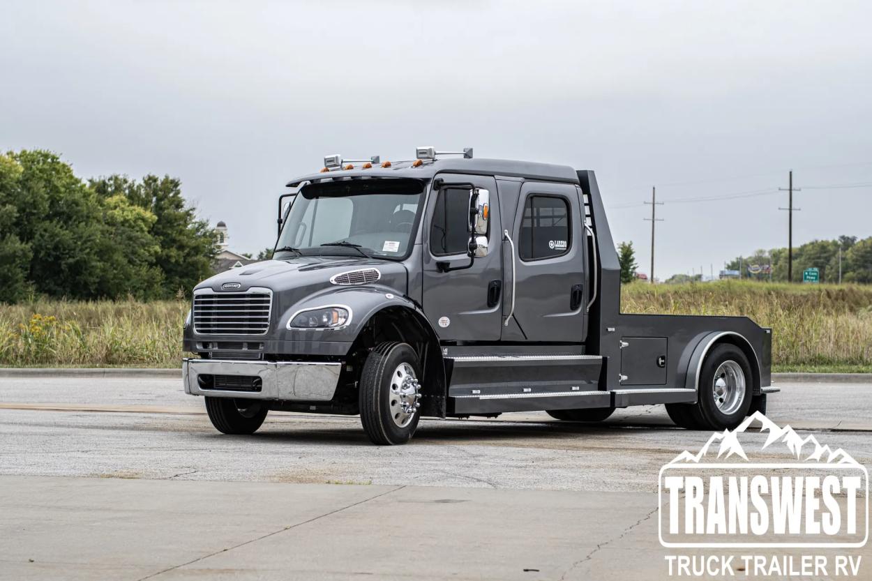 2023 Freightliner M2 106 Laredo 