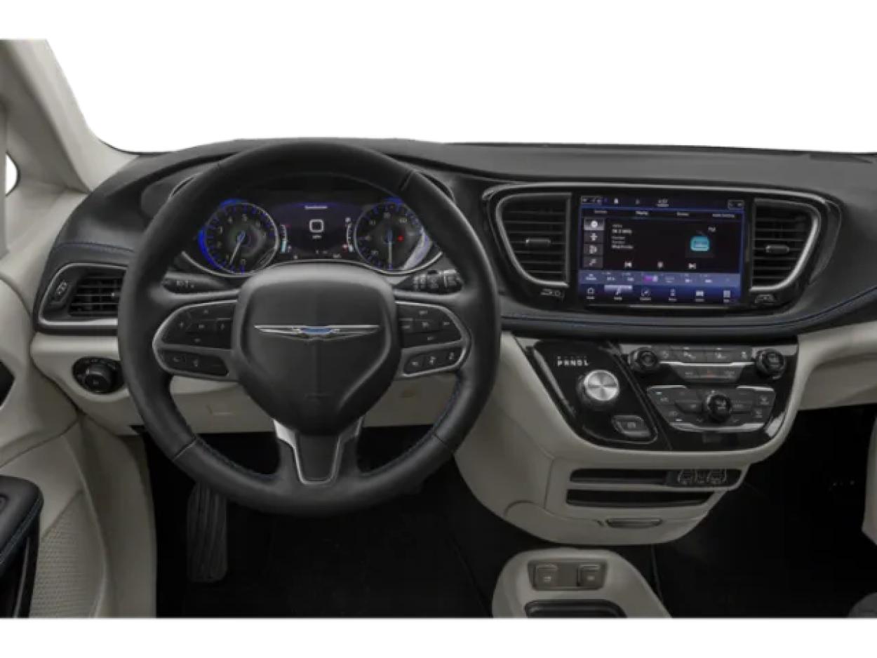 2022 Chrysler Pacifica | Photo 3 of 12