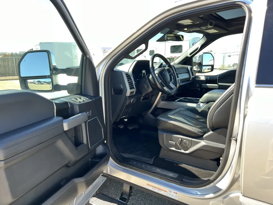 2019 Ford F-450 Platinum | Photo 4 of 23