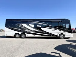 2020 Newmar London Aire 4543 | Thumbnail Photo 2 of 31