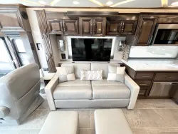 2022 Newmar Mountain Aire 4589 | Thumbnail Photo 10 of 32