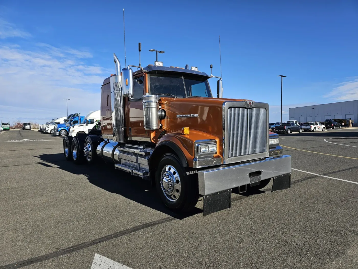 2020 Western Star 4900FA | Photo 3 of 16