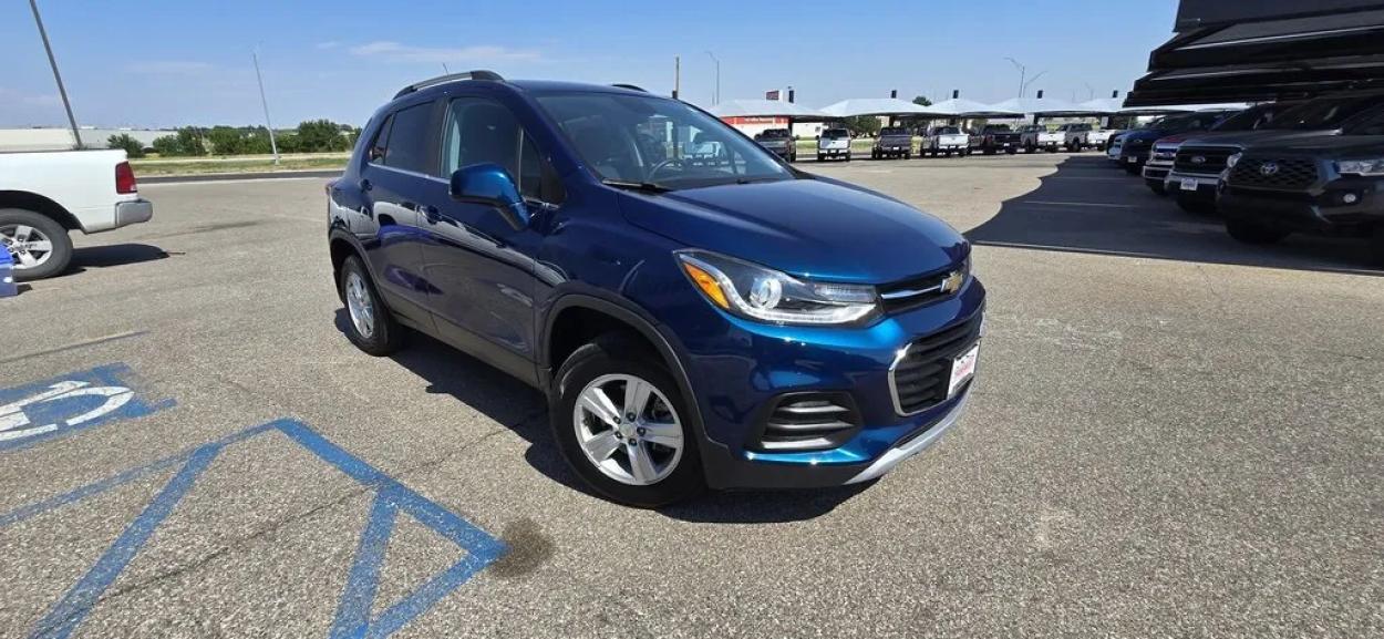 2020 Chevrolet Trax | Photo 3 of 26