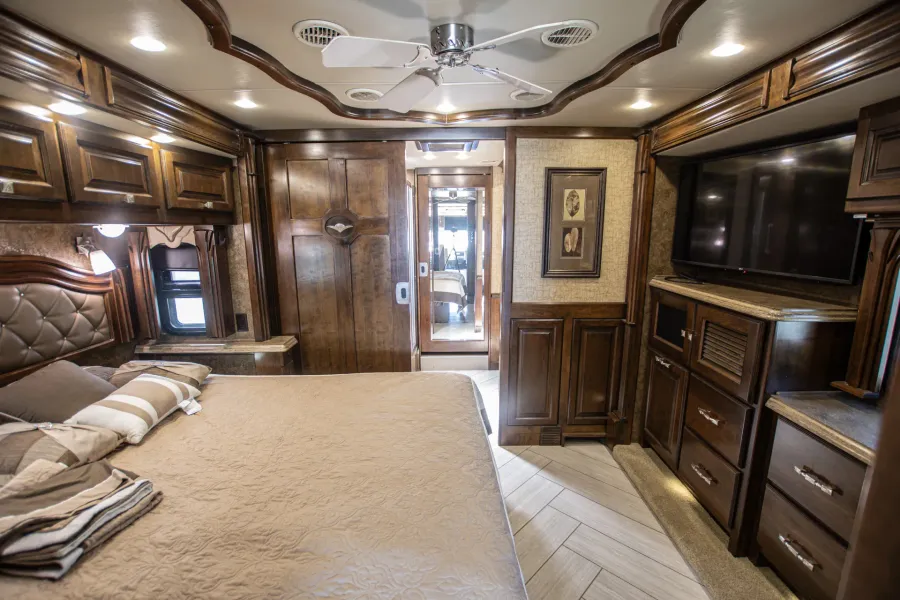 2015 Tiffin Allegro Bus 45 LP | Photo 10 of 12