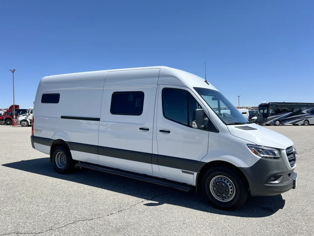 2023 Winnebago Adventure Wagon 70 SE