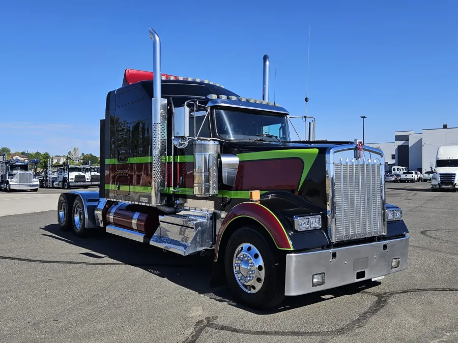 2022 Kenworth W900 | Photo 3 of 43