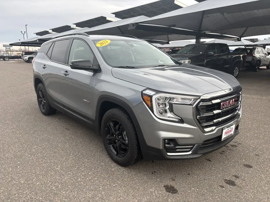 2023 GMC Terrain AT4 | Photo 6 of 21