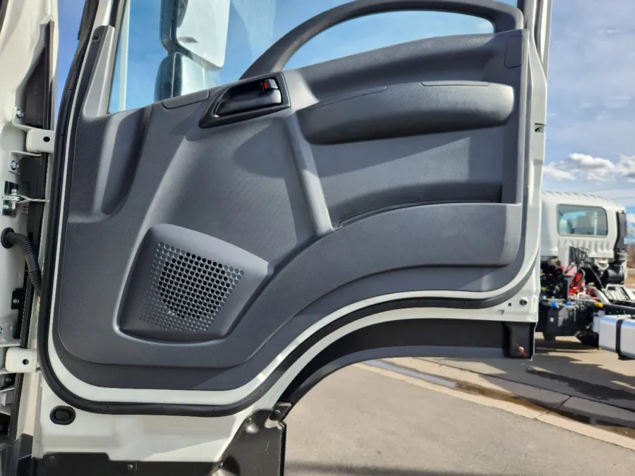 2025 Isuzu FTR 212 WHEELBASE | Photo 6 of 8