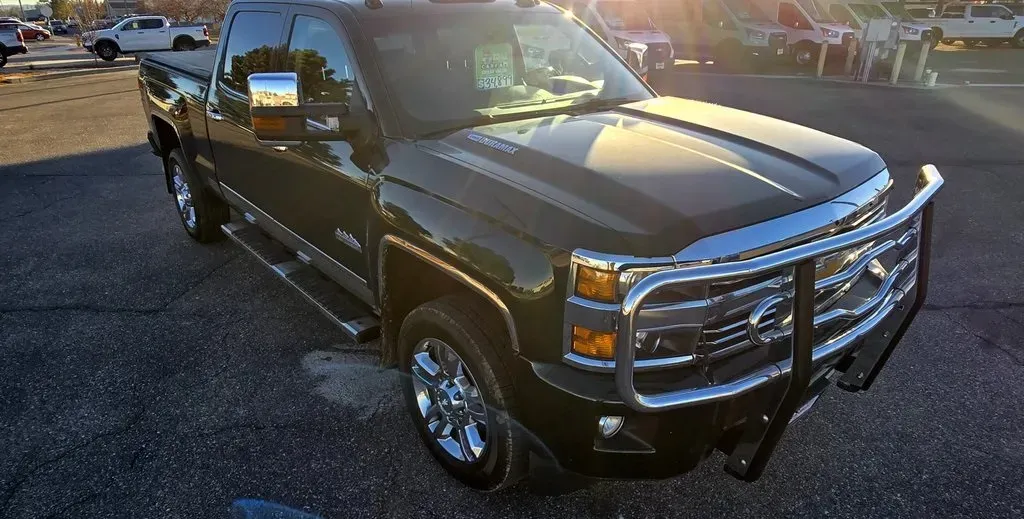 2015 Chevrolet Silverado 2500HD | Photo 4 of 35