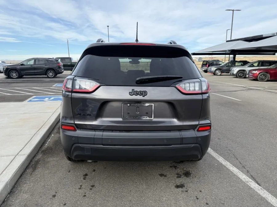 2023 Jeep Cherokee Altitude Lux | Photo 7 of 17