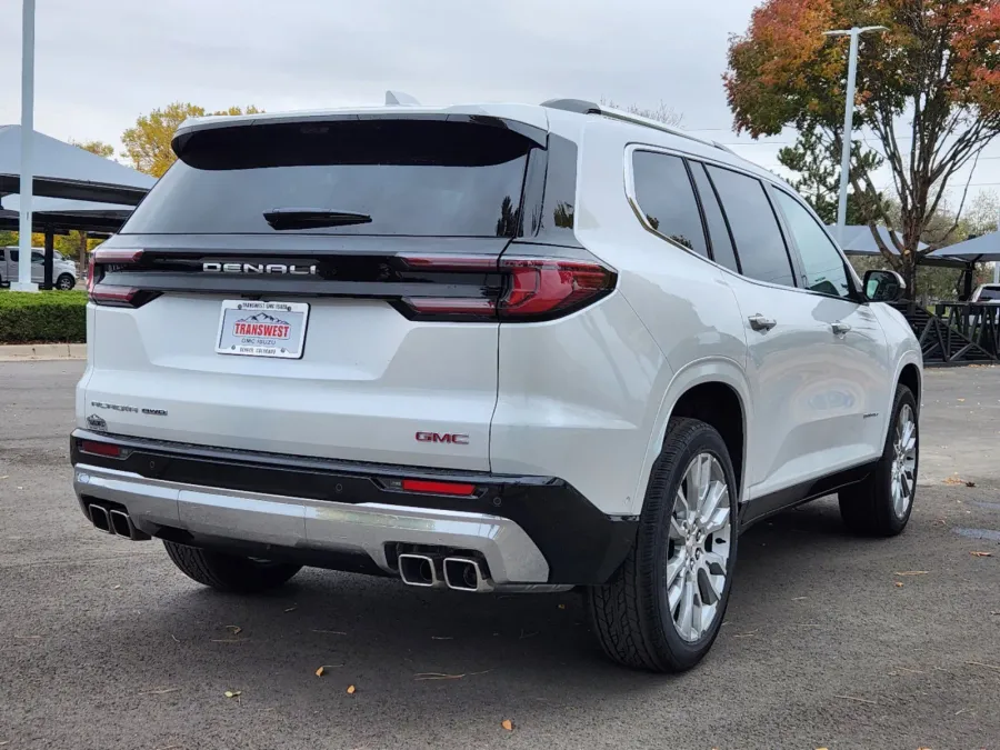 2024 GMC Acadia AWD Denali | Photo 2 of 28