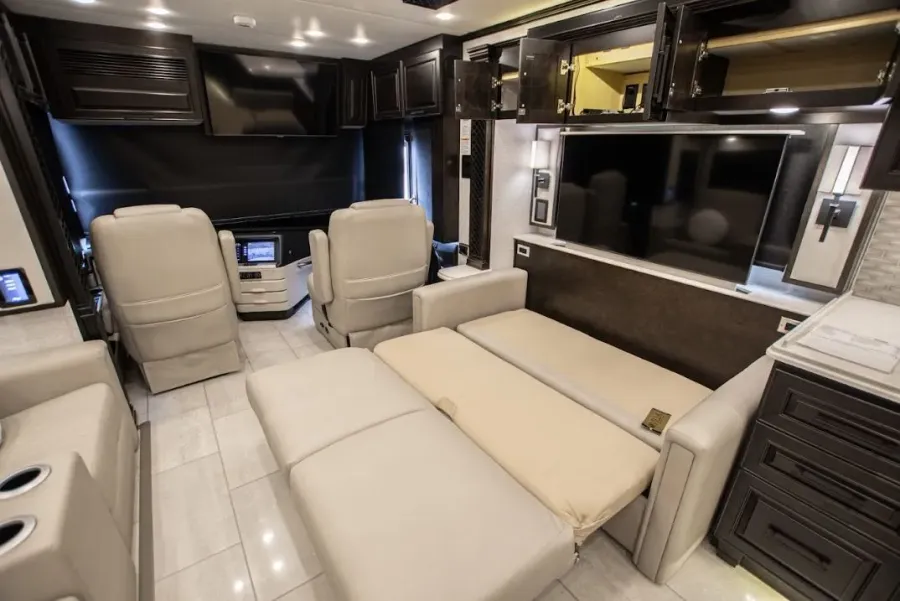 2024 Newmar London Aire 4551 | Photo 13 of 34