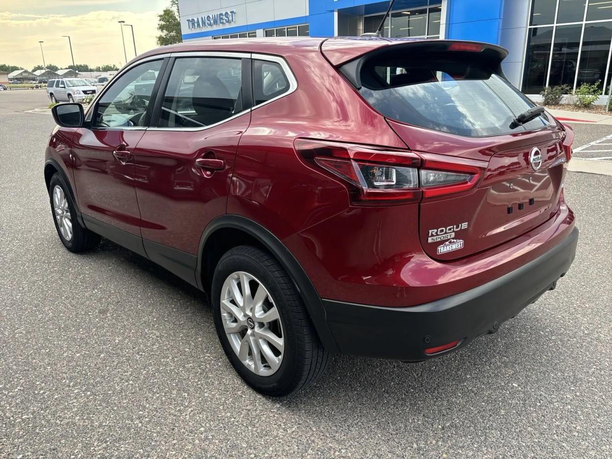 2021 Nissan Rogue Sport S | Photo 2 of 21