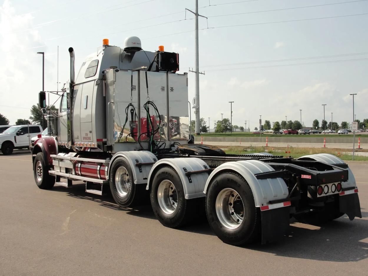 2022 Western Star 4900 | Photo 3 of 22