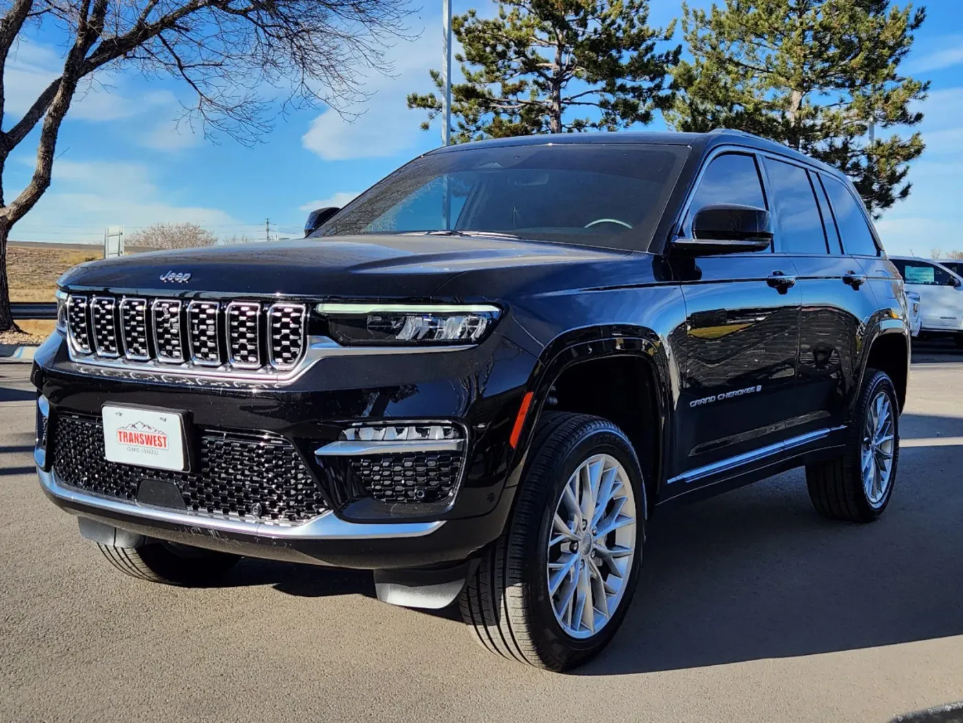 2023 Jeep Grand Cherokee Summit | Photo 3 of 31