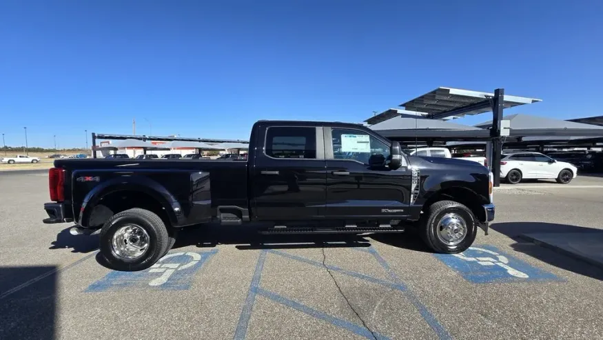 2025 Ford F-350SD | Photo 6 of 38