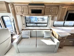 2024 Newmar Ventana 4037 | Thumbnail Photo 8 of 31