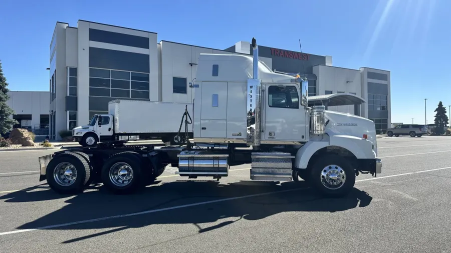 2020 Western Star 4900SA | Photo 4 of 21