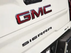 2025 GMC Sierra 2500HD SLT | Thumbnail Photo 14 of 32