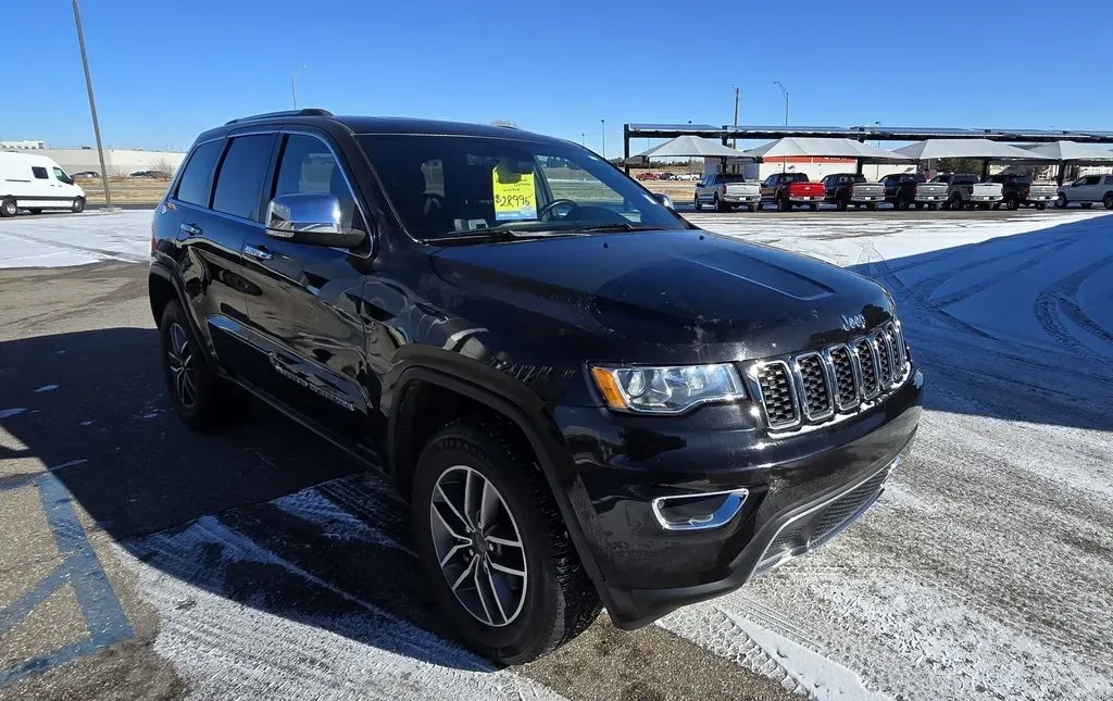 2022 Jeep Grand Cherokee WK | Photo 3 of 32