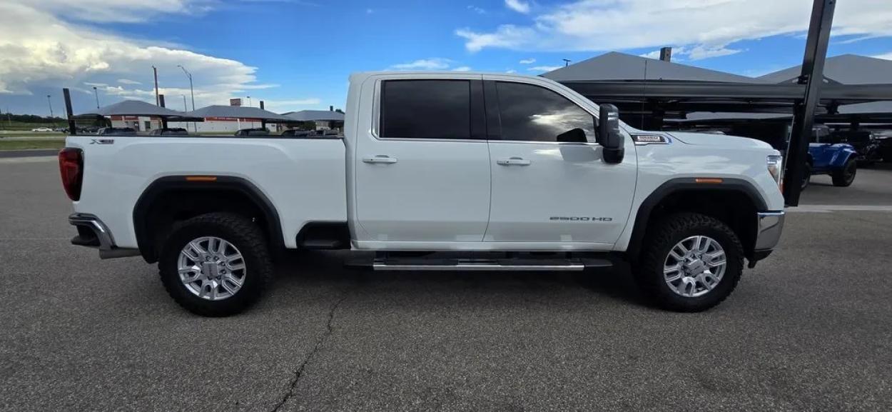 2023 GMC Sierra 2500HD | Photo 4 of 32