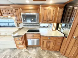 2016 Newmar Dutch Star 4018 | Thumbnail Photo 10 of 32