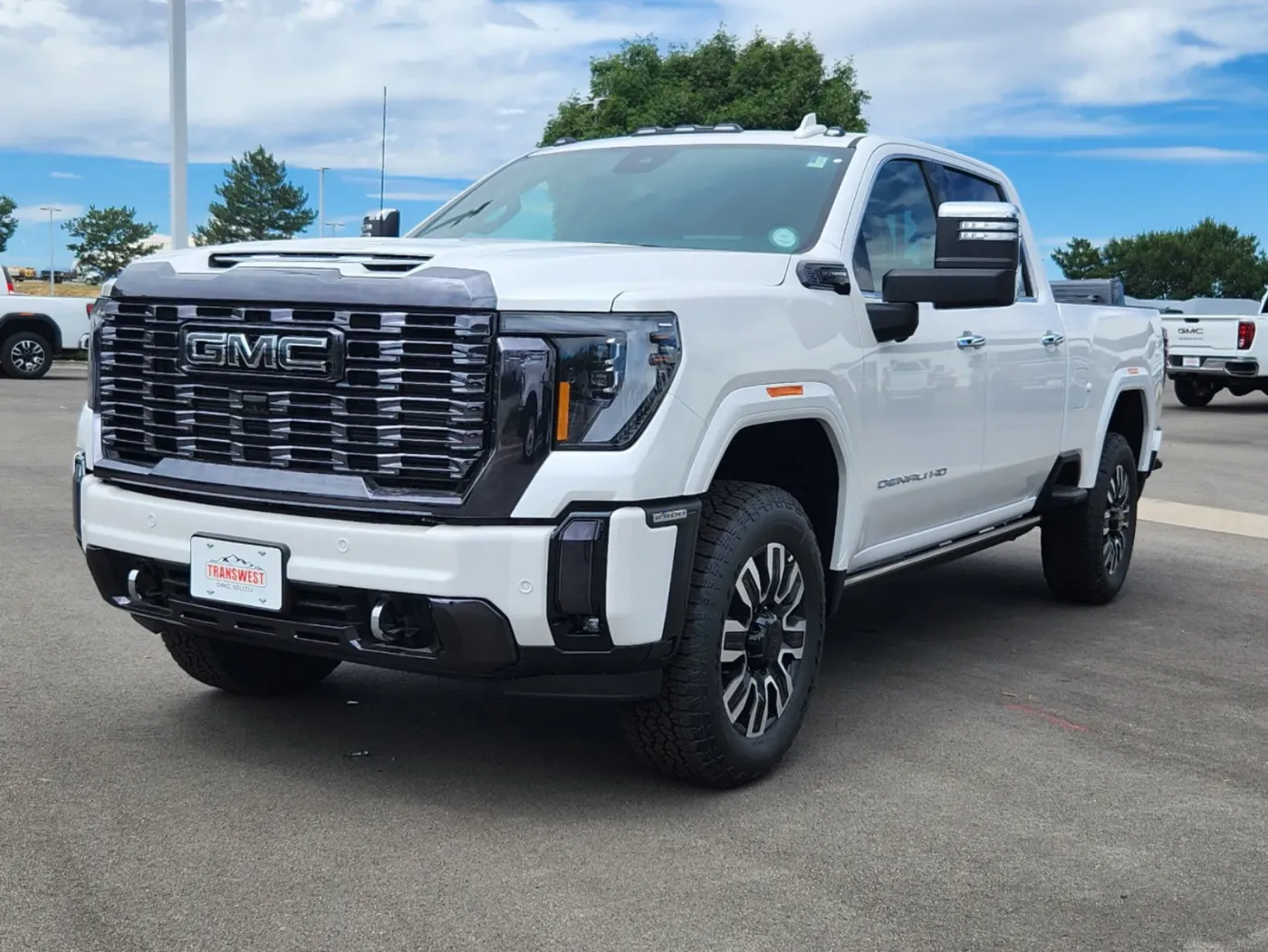 2024 GMC Sierra 2500HD Denali Ultimate | Photo 3 of 27