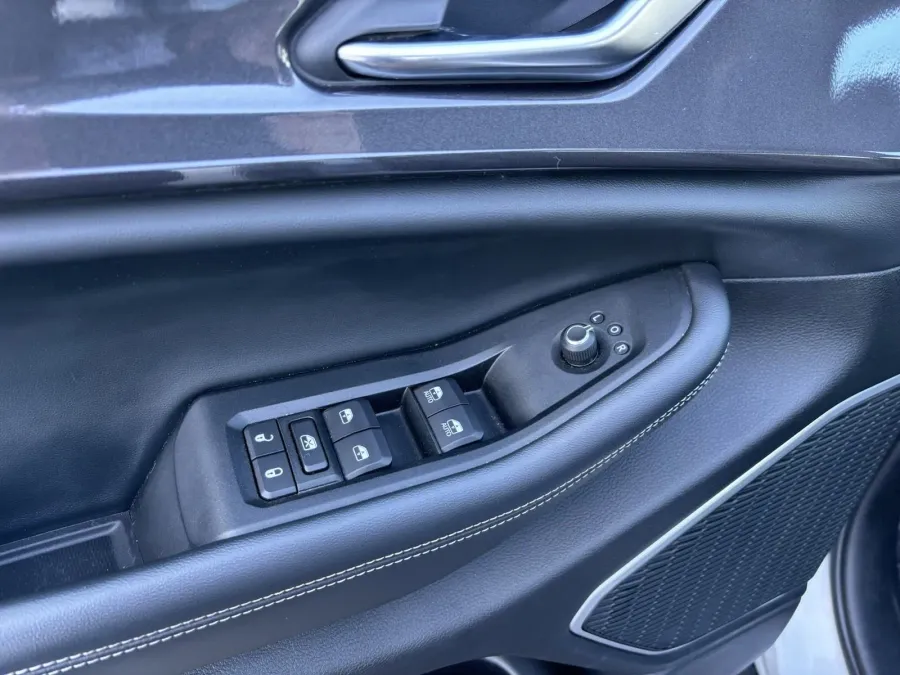 2021 Jeep Grand Cherokee L Altitude | Photo 13 of 18