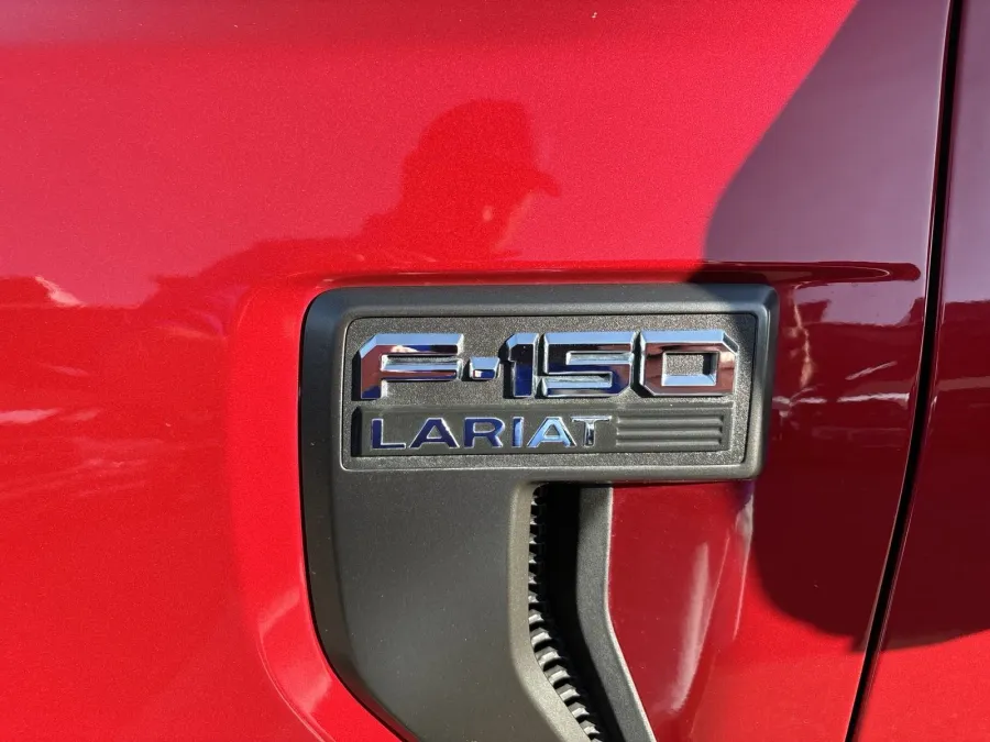 2021 Ford F-150 Lariat | Photo 8 of 23