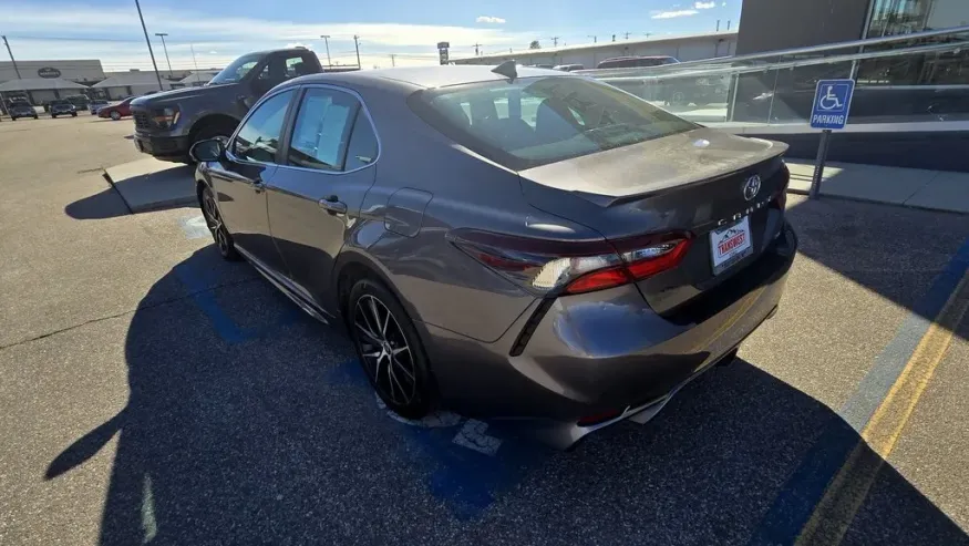 2022 Toyota Camry | Photo 6 of 29