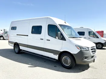 2023 Winnebago Adventure Wagon 70 SE