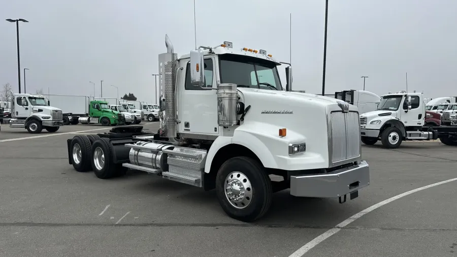 2020 Western Star 4900SA | Photo 3 of 17