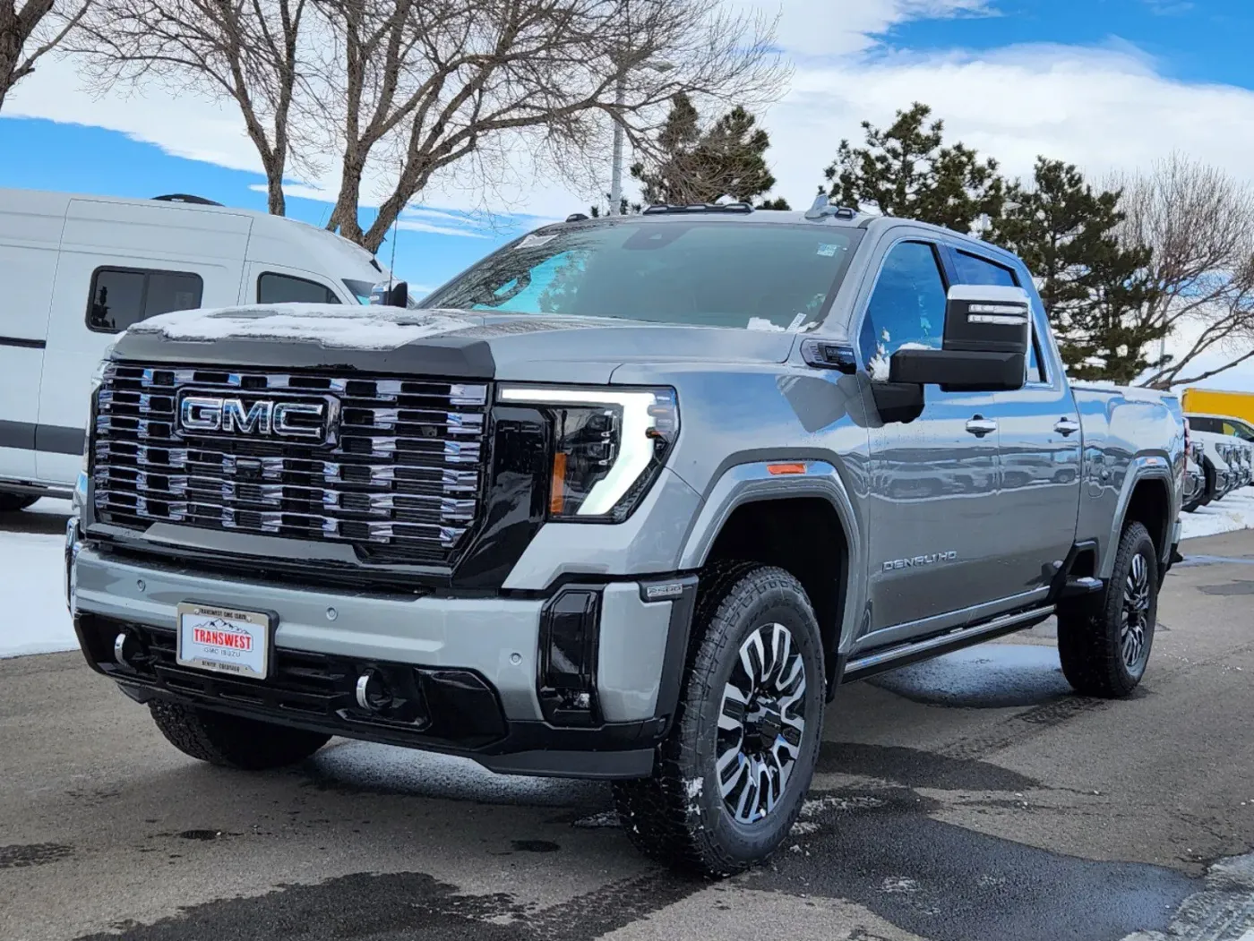 2025 GMC Sierra 2500HD Denali Ultimate | Photo 3 of 31