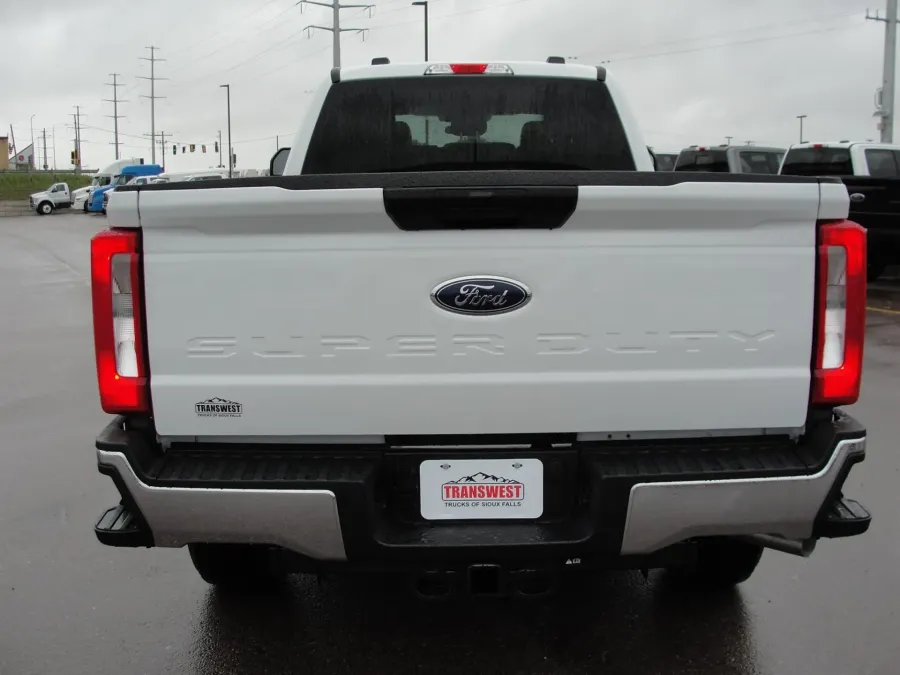 2024 Ford F-250 | Photo 4 of 18