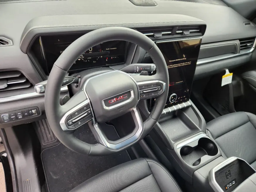 2025 GMC Terrain AWD Elevation | Photo 7 of 27