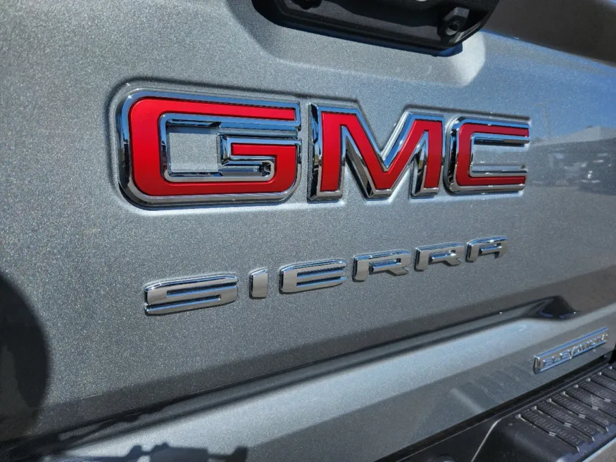 2025 GMC Sierra 1500 Elevation | Photo 14 of 29