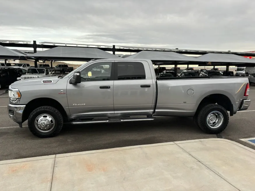 2023 RAM 3500 Big Horn | Photo 4 of 21