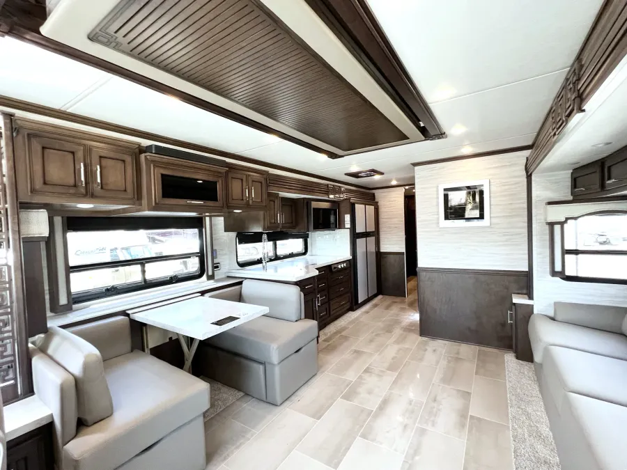 2023 Newmar Ventana 3412 | Photo 4 of 36