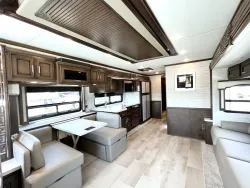 2023 Newmar Ventana 3412 | Thumbnail Photo 4 of 36