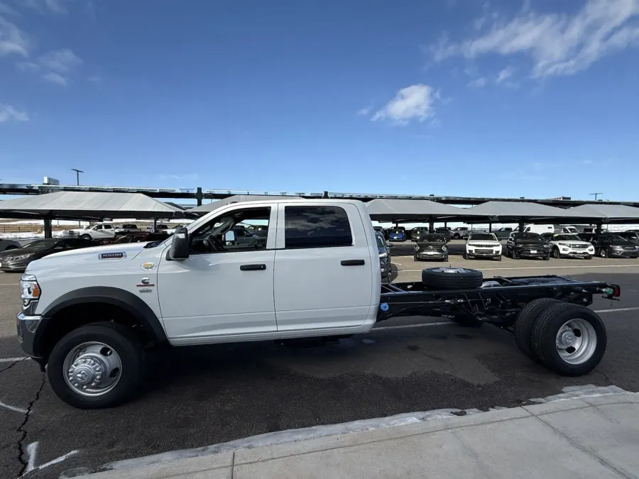 2024 RAM 5500 Tradesman | Photo 5 of 15