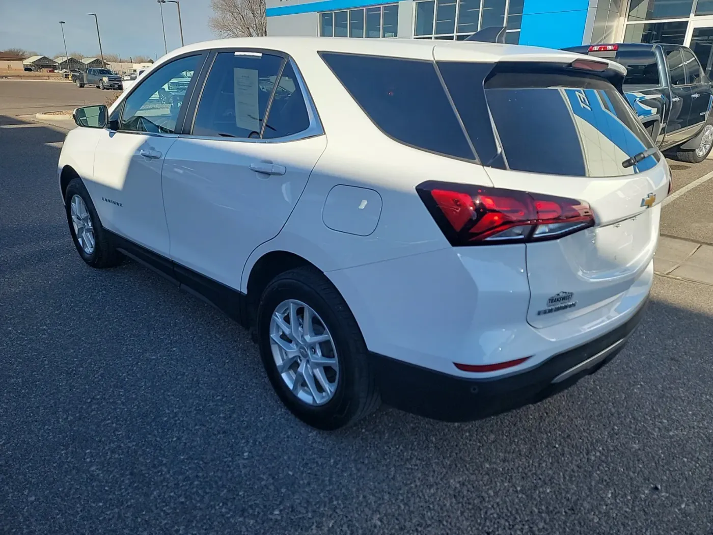 2024 Chevrolet Equinox LT | Photo 2 of 18