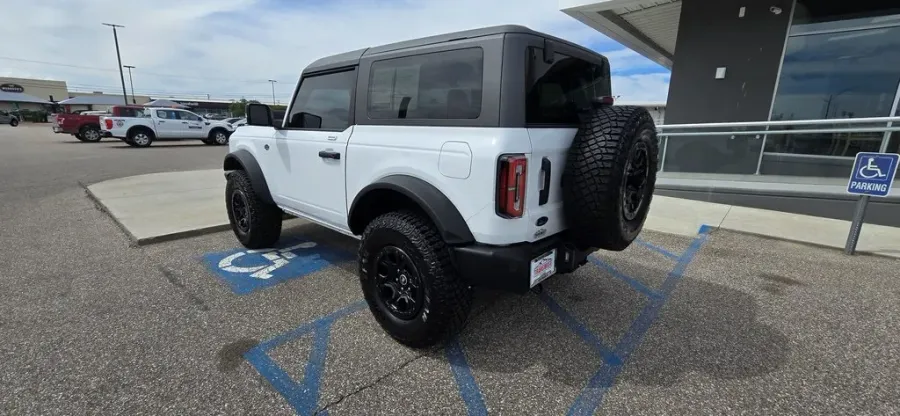 2023 Ford Bronco | Photo 6 of 29