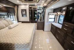 2023 Newmar London Aire 4551 | Thumbnail Photo 11 of 15