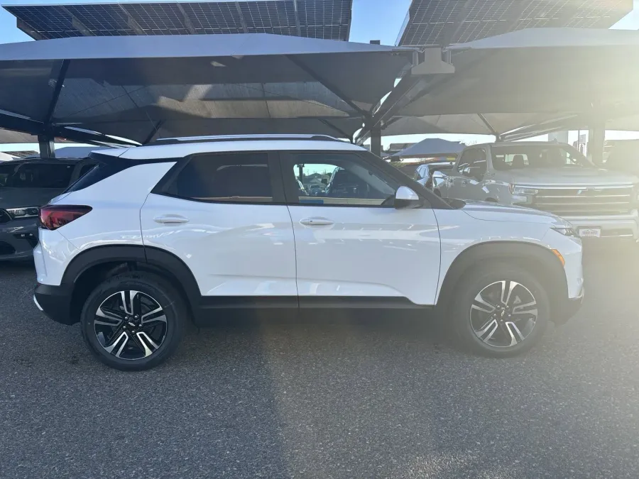 2025 Chevrolet Trailblazer LT | Photo 5 of 20