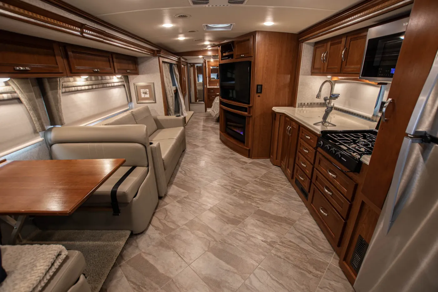 2019 Winnebago Forza 38W | Photo 3 of 28