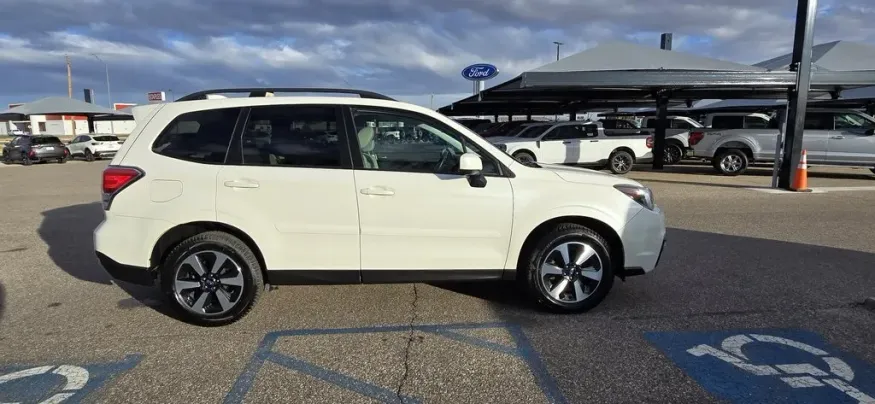 2017 Subaru Forester | Photo 4 of 33