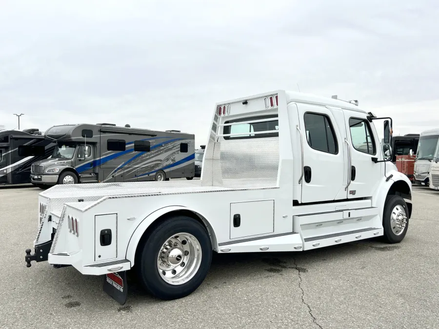 2024 Freightliner M2 106 Summit Hauler | Photo 17 of 23