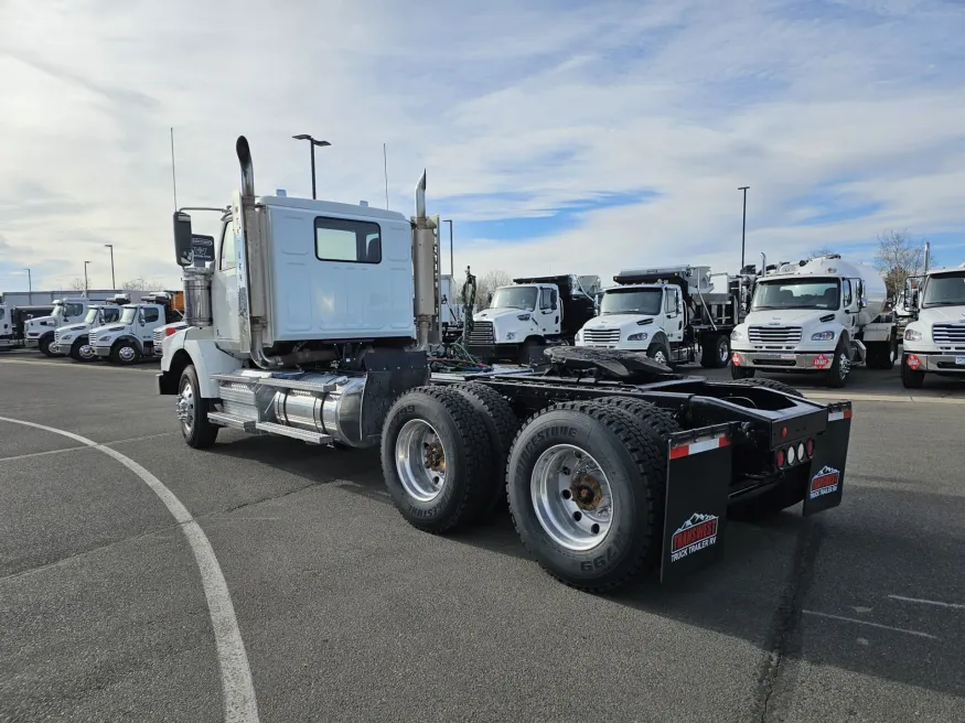 2020 Western Star 4900SA | Photo 6 of 19