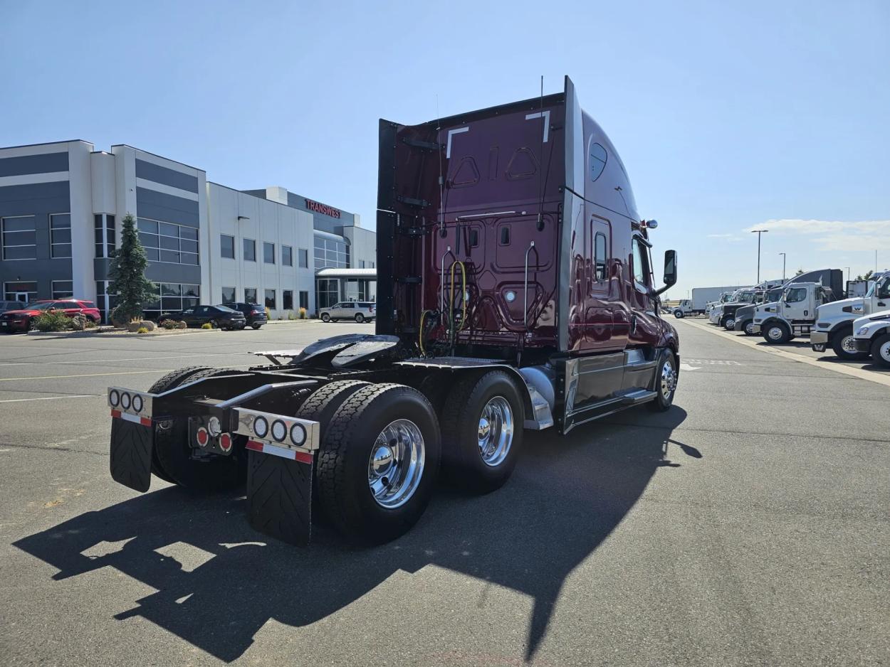 2023 Freightliner Cascadia 126 | Photo 7 of 26